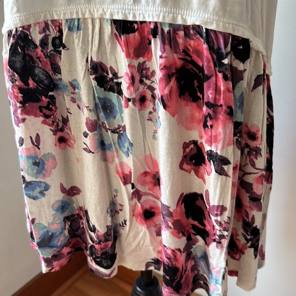 Color Block Floral Top - Picture 3 of 6